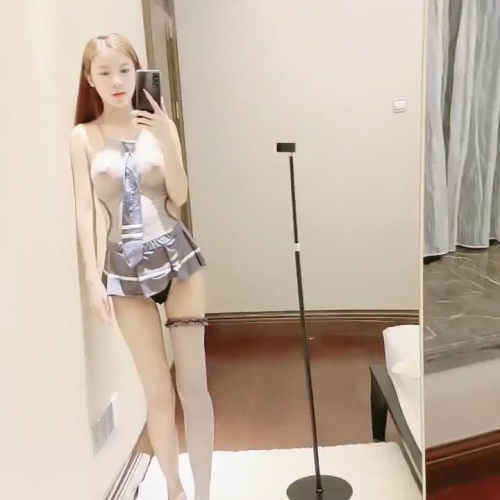 超美粉奶女神兔兔她脱了我的青春又回来了的感觉7.49G