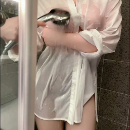 秀人网豆瓣酱露脸，湿身透视，闪现露点，大尺度视频4V【1.4G】