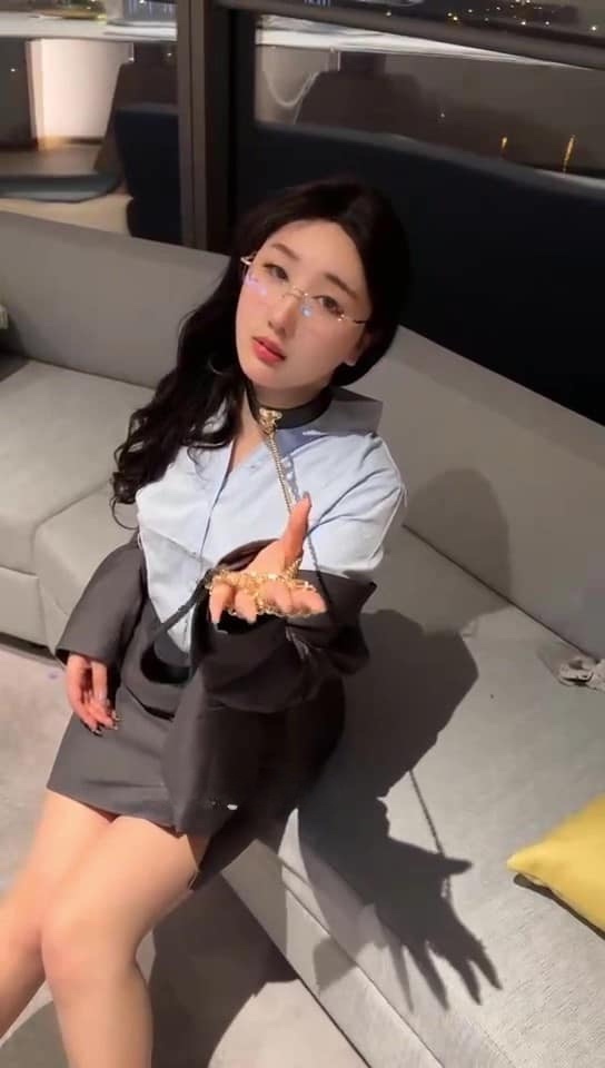 秀人视频 江真真 无罩无内 高级白领反差婊骚母狗剧情183M