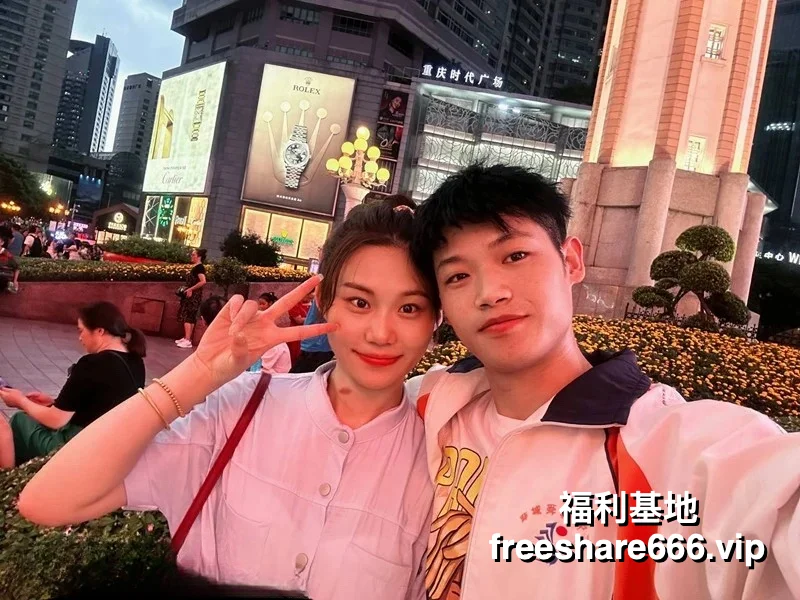 大学期间三个前女友的视频 现都为人妻1.2G