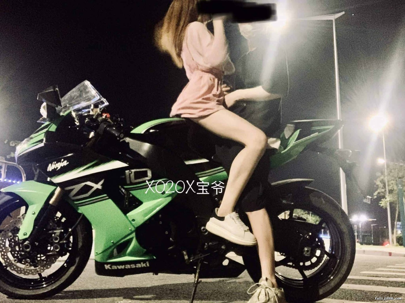 美乳女神X020X宝爷私拍流出108P/1V/655M