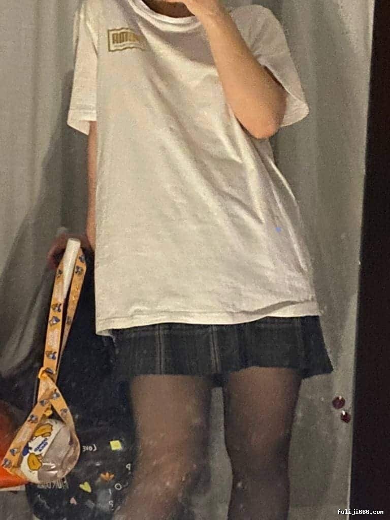 推特你的小狗肥臀细腰大奶子露点露脸3P自慰露出4.23G