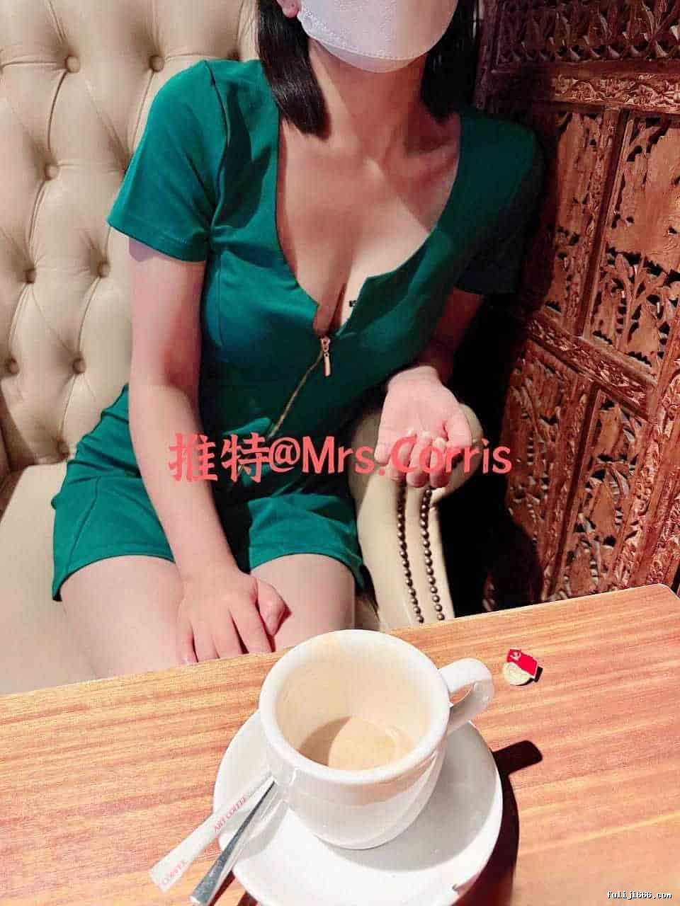 推特妓妻绝版资源一个身上纹了妓字纹身的婊子人妻1.51G