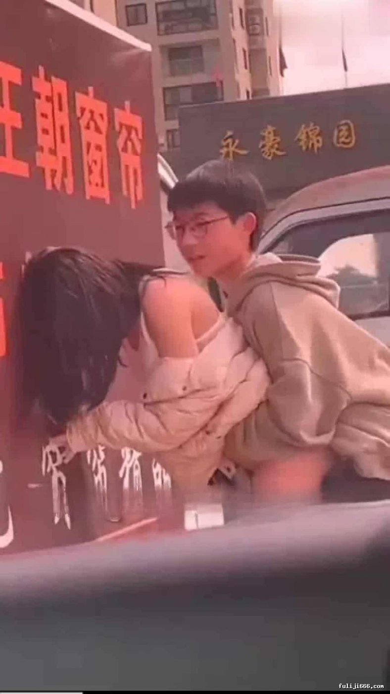 温州永豪锦园门口学生情侣打炮事件视频