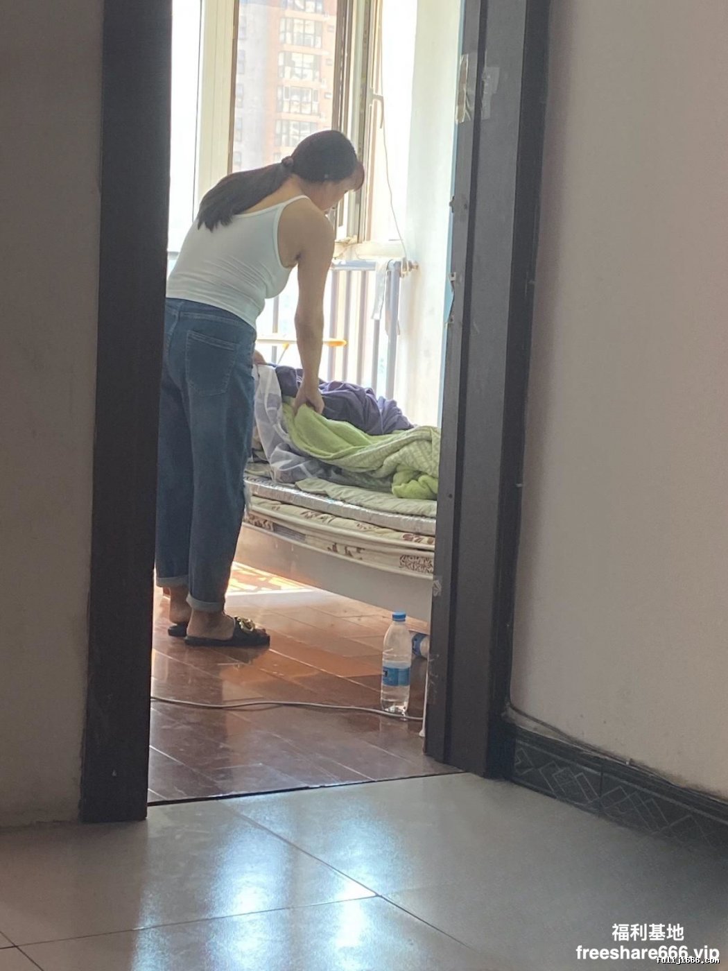海角真实小王子和老妈乱伦上母记录  老妈骂的越凶我干的越猛93V+500P/16G