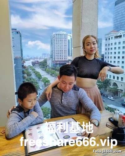 真空凸点爆炸全家福！ 不穿内衣的黄小姐（黄小桃）推特疯狂露出作品300P/149V/926M