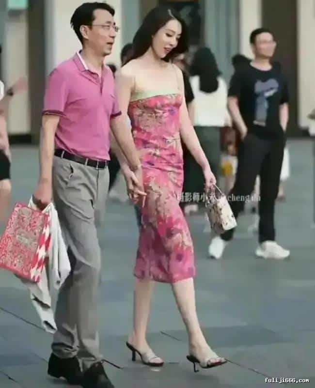 中石油牵手门女主董某啪啪视频泄露私密照被扒